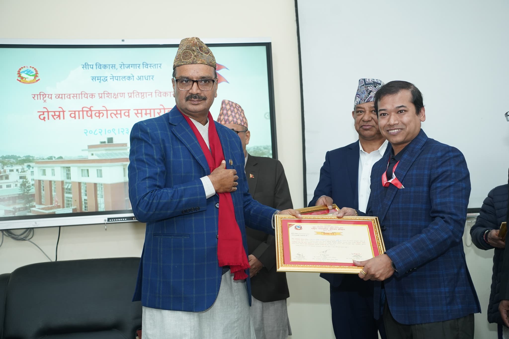 राष्ट्रिय व्यावसायिक प्रशिक्षण प्रतिष्ठानद्वारा नेपाल सुनचाँदी व्यवसायी संघ तथा अध्यक्ष सम्मानित